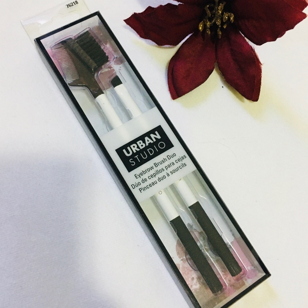 Eyebrow brush duo